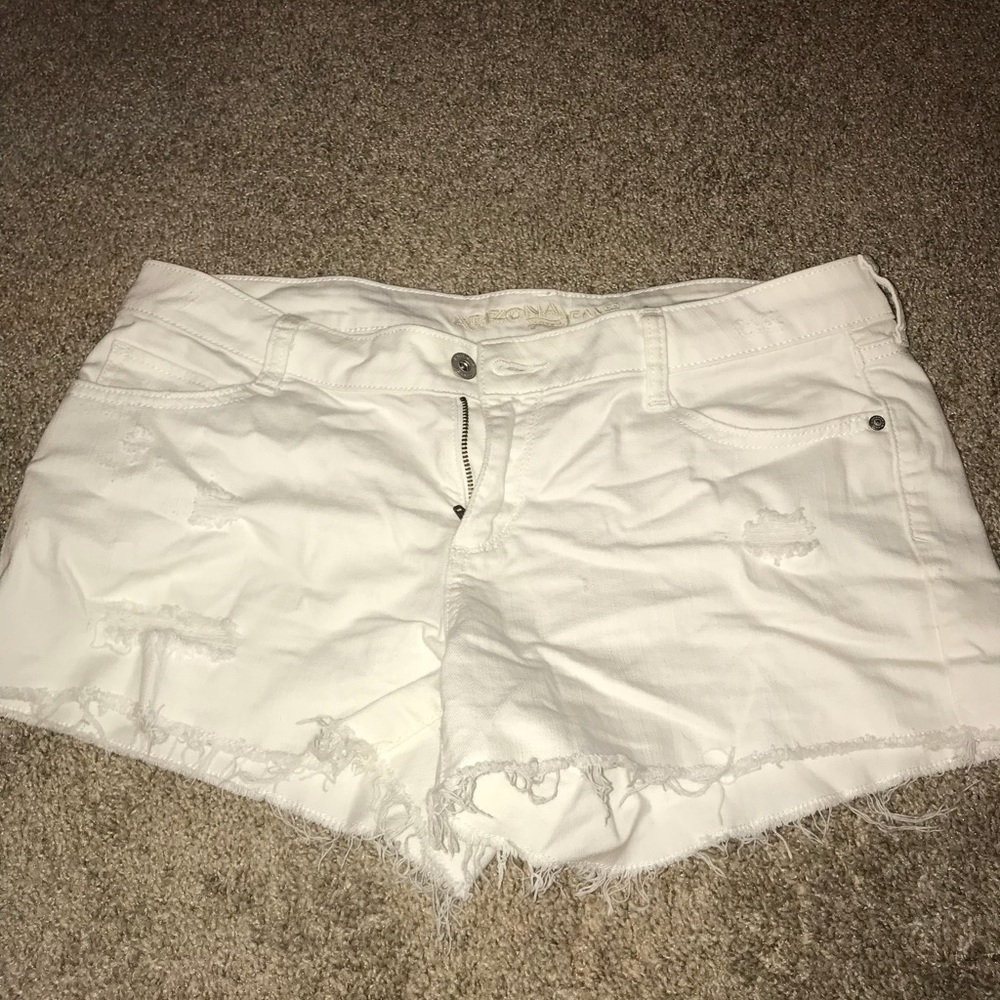Arizona white jean shorts. size 13